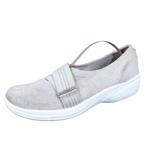 Bzees Niche III Women Casual Slip On Shoe Size 8 Medium Beige Shimmer Fabric
